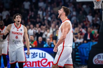 力挫约基奇+三分进化！火箭23岁新王轰28+13+8：冲欧锦赛奖牌