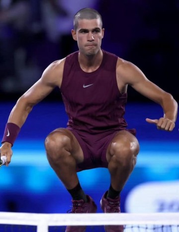 新造型开门红！阿卡跻身美网次轮，19次大满贯首轮取胜比肩纳达尔